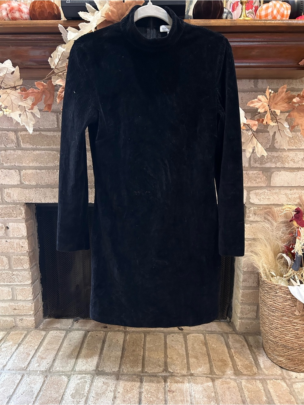 Gianni Bini Black Velvet Long Sleeve Shift Dress with Mock Neck EUC